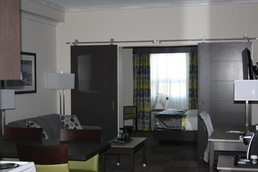 Crossroads Inn & Suites Paradise Exteriör bild