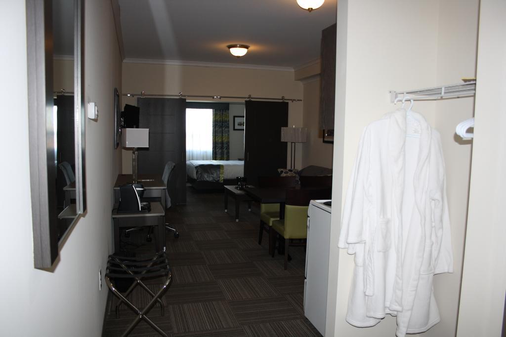 Crossroads Inn & Suites Paradise Exteriör bild