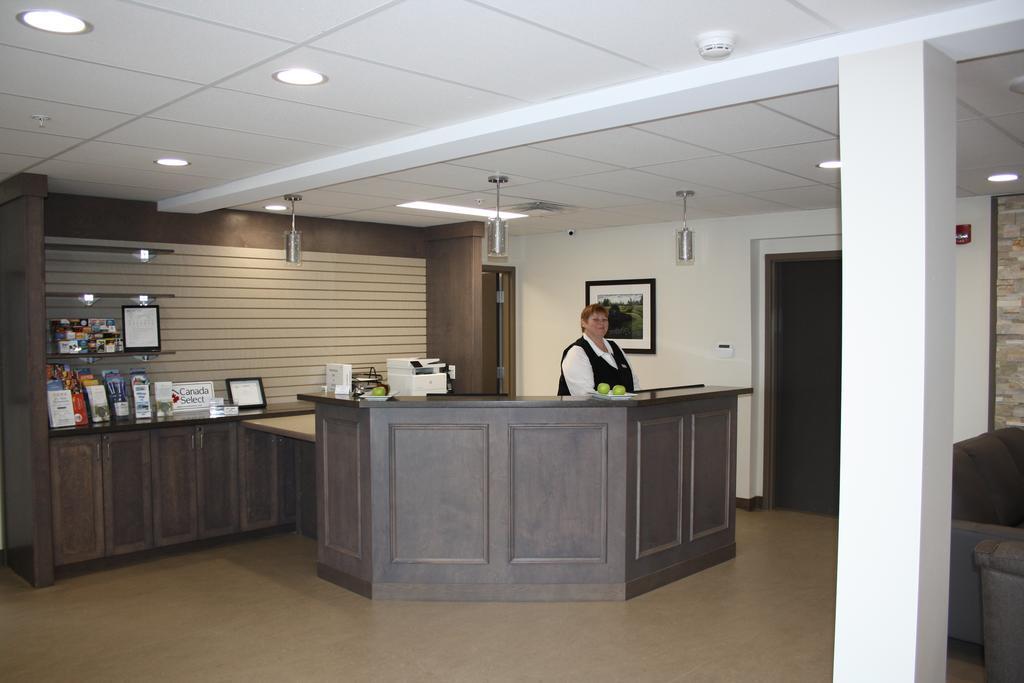 Crossroads Inn & Suites Paradise Exteriör bild