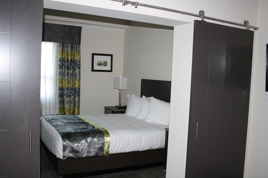 Crossroads Inn & Suites Paradise Exteriör bild