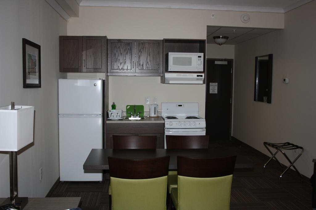 Crossroads Inn & Suites Paradise Exteriör bild