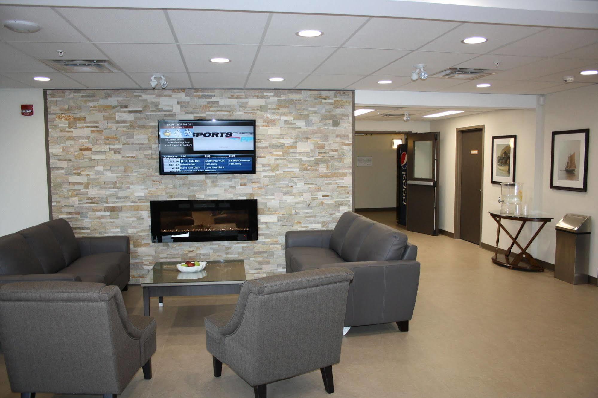 Crossroads Inn & Suites Paradise Exteriör bild
