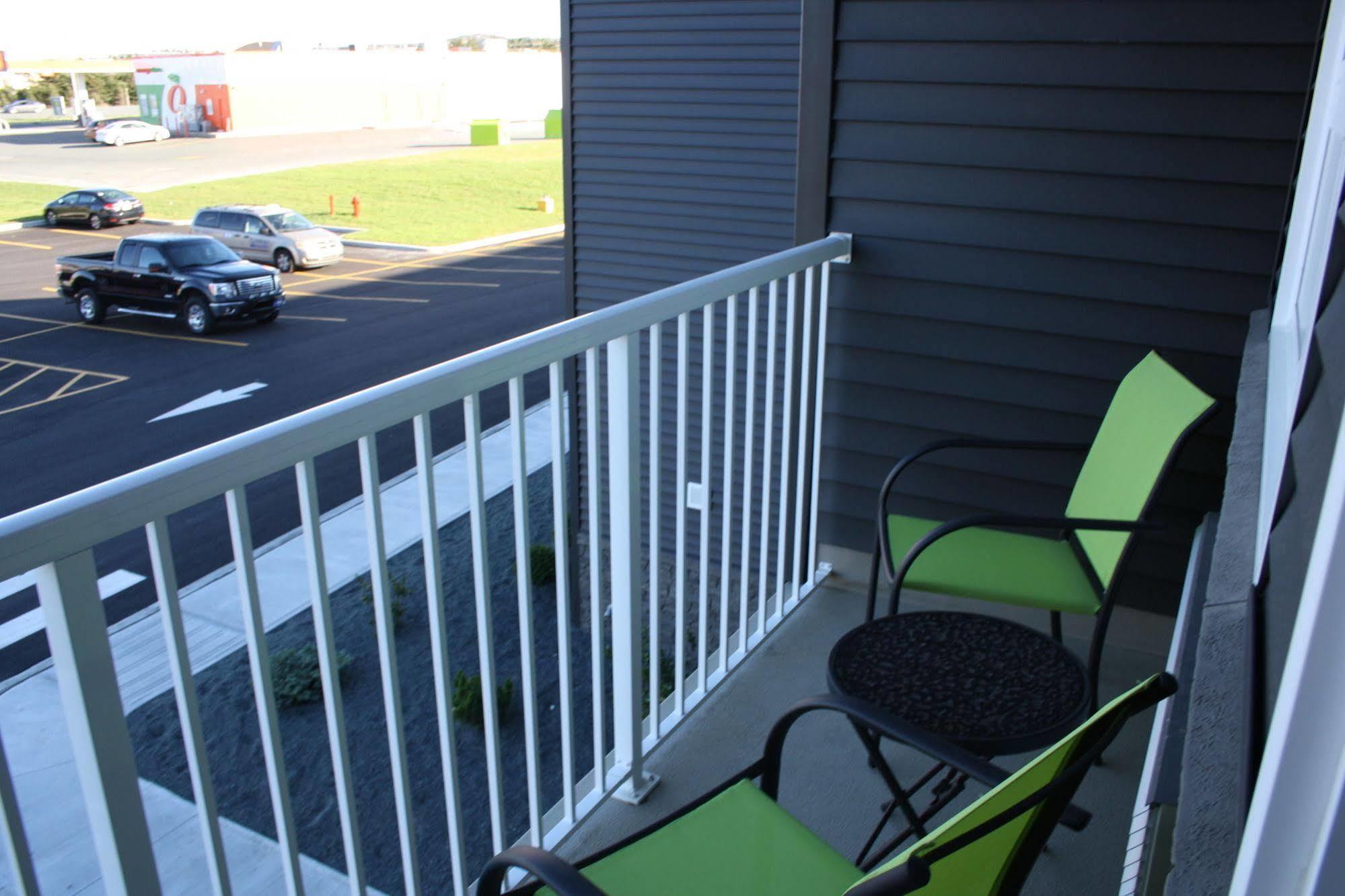 Crossroads Inn & Suites Paradise Exteriör bild