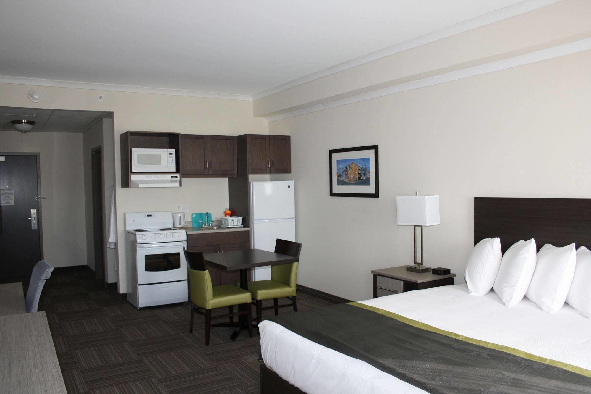 Crossroads Inn & Suites Paradise Exteriör bild