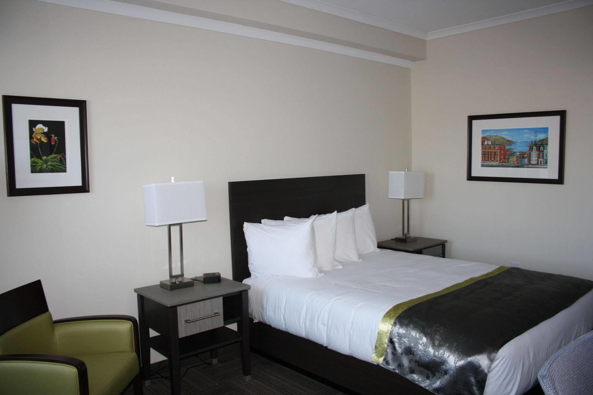 Crossroads Inn & Suites Paradise Exteriör bild