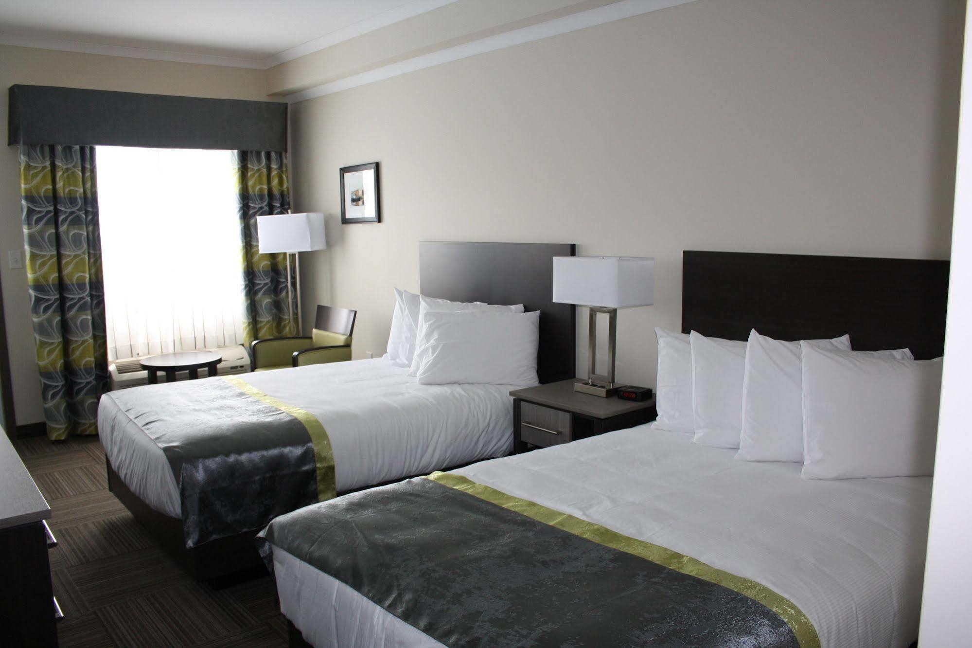 Crossroads Inn & Suites Paradise Exteriör bild