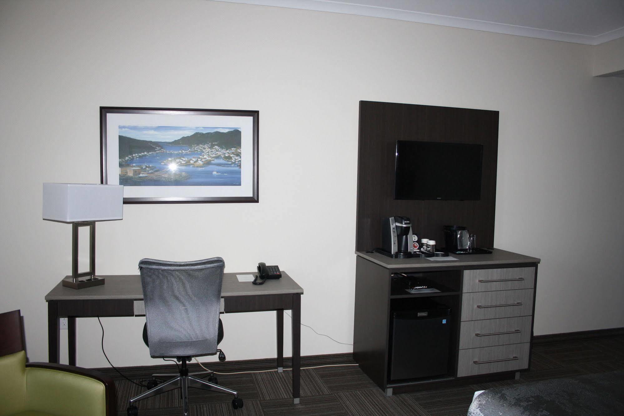 Crossroads Inn & Suites Paradise Exteriör bild