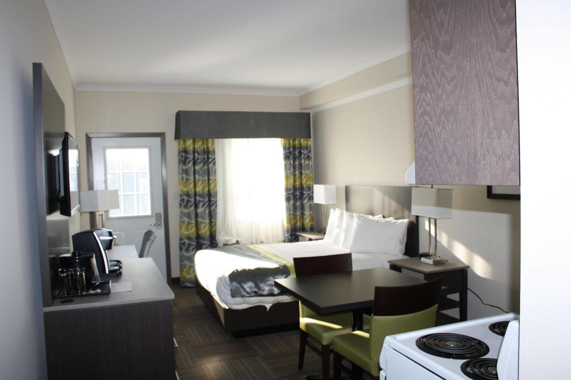 Crossroads Inn & Suites Paradise Exteriör bild