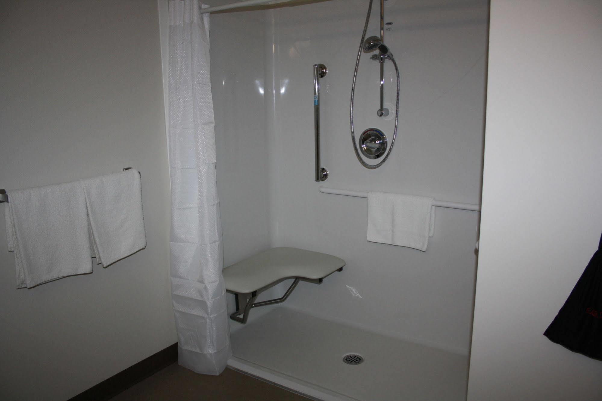 Crossroads Inn & Suites Paradise Exteriör bild