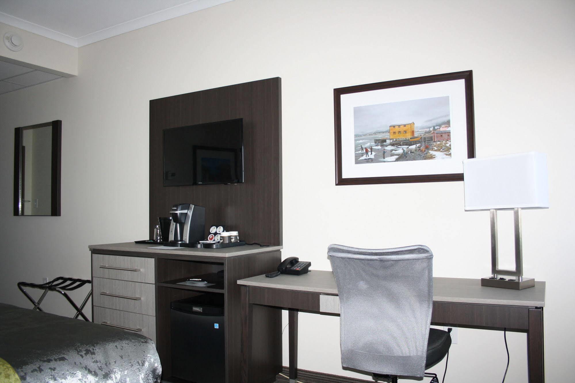 Crossroads Inn & Suites Paradise Exteriör bild