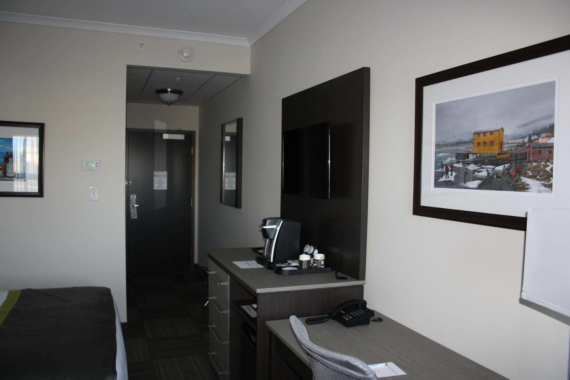 Crossroads Inn & Suites Paradise Exteriör bild