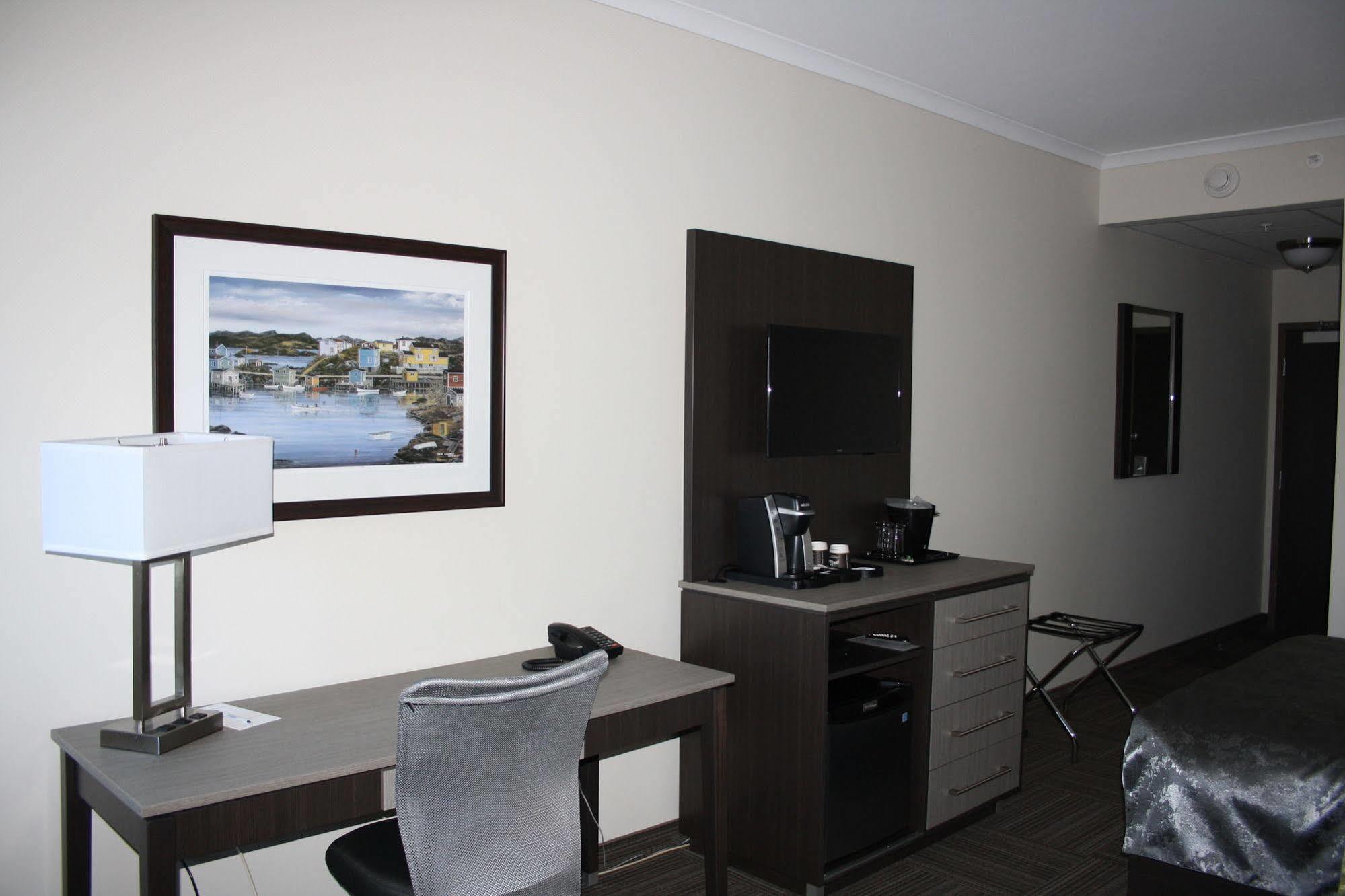 Crossroads Inn & Suites Paradise Exteriör bild