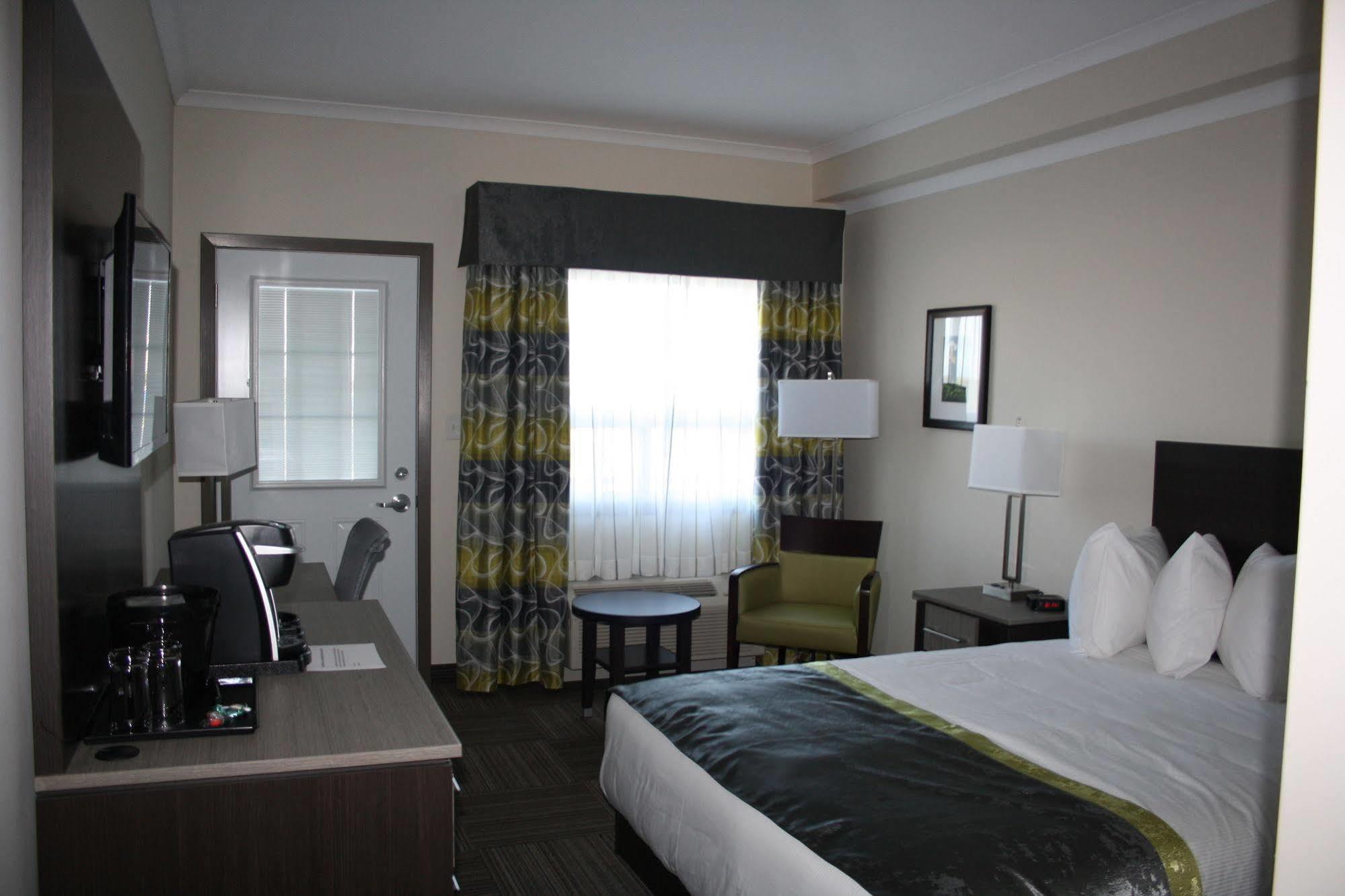 Crossroads Inn & Suites Paradise Exteriör bild
