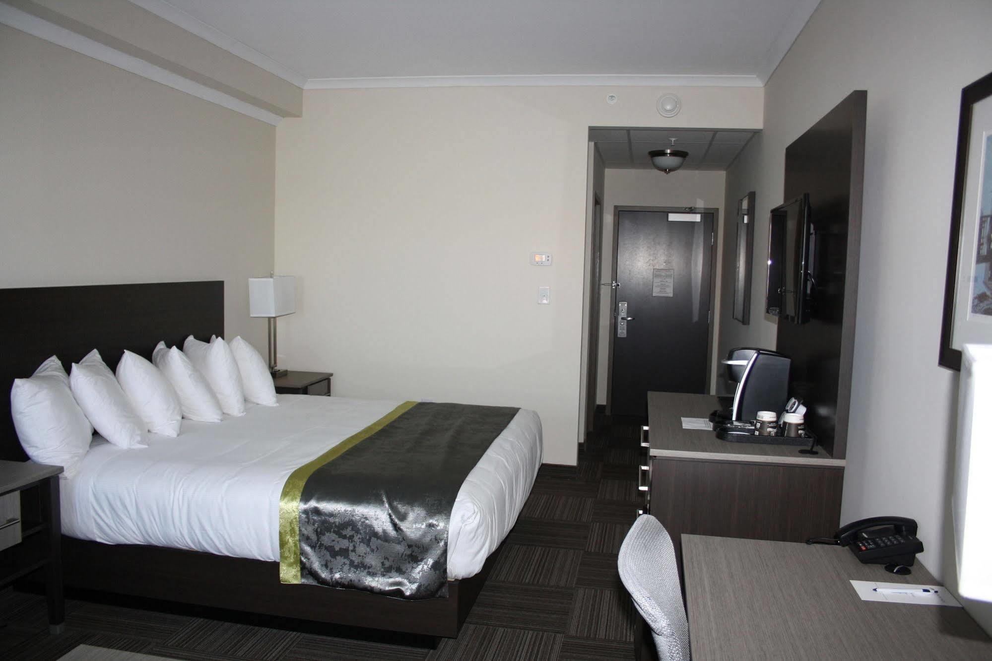 Crossroads Inn & Suites Paradise Exteriör bild